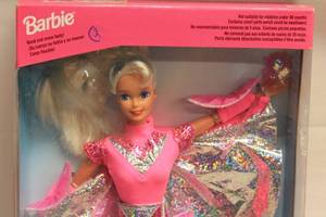 lot 9 image: Flying Hero Barbie Galaxia Doll - New in Box