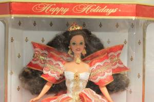 lot 17 image: 1998 Holiday Barbie Special Edition