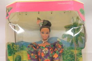 lot 50 image: 1993 Filipina Barbie Collector Series