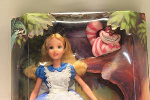 lot 52 image: Walt Disneys Alice in Wonderland Doll with Cheshire Cat