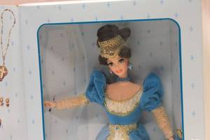 lot 55 image: Barbie Collector Edition Great Eras French Lady Doll