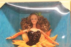 lot 62 image: Sunflower Barbie Doll - Vincent Van Gogh Limited Edition 2nd in Series