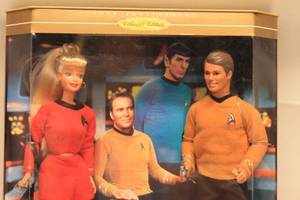 lot 91 image: Barbie & Ken Star Trek 30th Anniversary Collector Edition Giftset