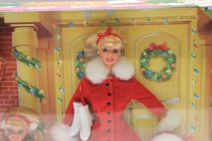 lot 100 image: Holiday Sisters Barbie, Stacie, and Kelly Gift Set