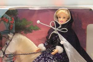 lot 109 image: Barbie Royal Romance Gift Set