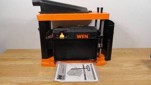 lot 2 image: WEN 6552T 13-Inch 3-Blade Benchtop Thickness Planer-Cracked Housing