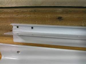 lot 119 image: Set of 3 Metal Floating Shelf Brackets-White