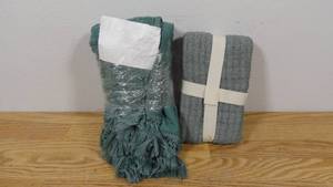 lot 124 image: Lot of 2 Green Shams-King Size and Standard