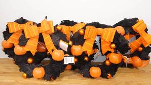 lot 157 image: Set of 5 Animated Pumpkin Halloween Wreath - Hyde & EEK Boutique Sings And Lights