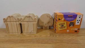 lot 158 image: Mixed Lot of Mondo Llama Create Your Own Halloween Tiered Tray and Standing Hanging Art-(13 Items Total)