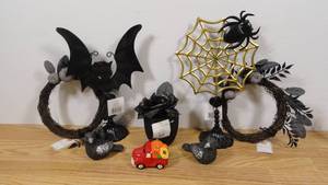 lot 161 image: Mixed Lot of Misc. Halloween Mantel, Table, & Wall Decor-8 Items