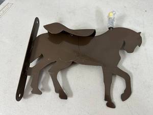 New Metal Horse Design Squirrel Corn Feeder