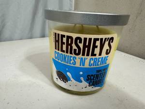 New Hersheys Cookies and Cream 3 Wick Candle