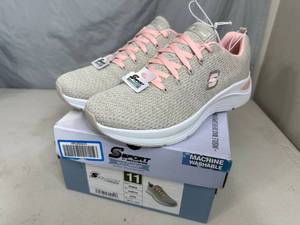 New Skechers Arch Comfort Shoes - Size 11