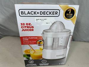 New Black and Decker 32 oz Citrus Juicer