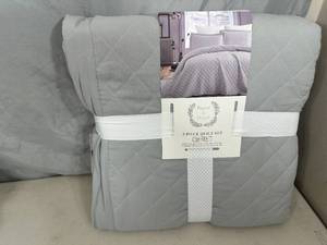 New 3 Piece Quilt Set - Queen Size