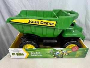 New John Deere Sandbox Dumptruck