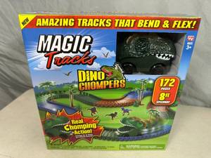 New Magic Tracks Dino Chompers Toy Set