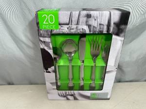 New 20 Piece Flatware Set