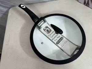 New 11 inch Non-Stick Frying Pan with Lid