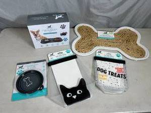 New Pet Bowls, Bowl Mat, Treat Bags, Collapsible Bowl