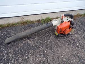 lot 2 image: Stihl Gas Blower