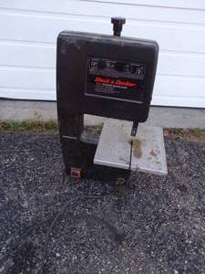 lot 42 image: Black and Decker 7 12 Power Band Saw