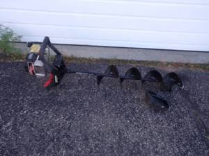lot 122 image: 8 Strike Master Ice Auger