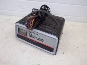 lot 129 image: Schumacher Battery Charger