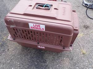 lot 79 image: Dog Crate