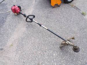 lot 82 image: Toro Gas String Trimmer