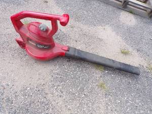 lot 83 image: Toro Electric Blower Vac