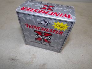 lot 34 image: Full Box Winchester 12GA 2 34 Lead 5 Shot