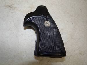 lot 37 image: Colt Pistol Grip