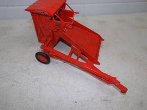 lot 133 image: ETRL Allis Chalmers Toy