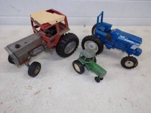 lot 134 image: Toy Die Cast Tractors