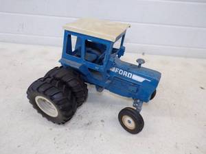 lot 135 image: Toy Die Cast Tractors Ford 9600 Dually