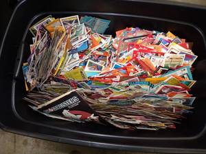 lot 165 image: 18 Gallon Tote of Baseball Cards