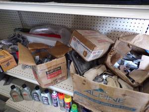 lot 181 image: Sheathing Clips, Tie down Clips, Hardware and Parts see pics
