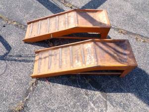 lot 187 image: Pair of Car Ramps