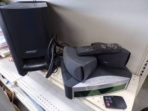 lot 192 image: Bose CD System with Remote and Speakers