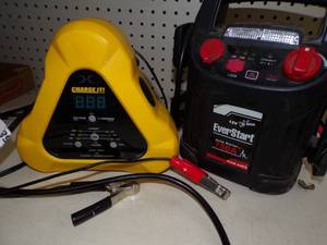 lot 68 image: Battery Charger and Portable Power Pack