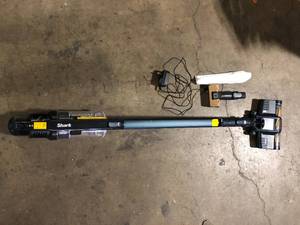 lot 31 image: Shark Pet Pro Bagless Cordless Washable Filter Stick Vacuum for Multisurface, Carpet & HardwoodWood Laminate Surfaces in Blue   Customer Returns See Pictures