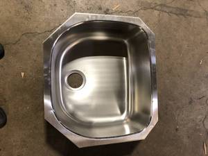 lot 47 image: Elkay Signature Plus 24 in. Undermount Single Bowl 18-Gauge Stainless Steel Kitchen Sink Only Customer Returns See Pictures
