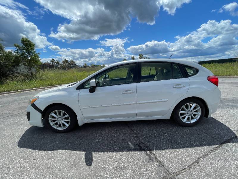 lot 6 image: 2013 Subaru Impreza 2.0I Premium - AWD