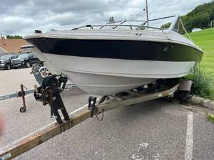 lot 3 image: 1985 17ft Larson Boat and Trailer