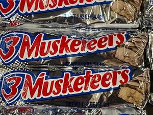 lot 44 image: CO 3 - Lot of 12 Three Musketeers Chocolate Bars