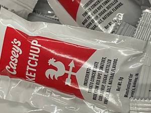 lot 49 image: CT 1 - Caseys Ketchup Packets - 400 Count