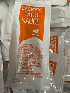 lot 393 image: AZ 1 - Caseys Taco Sauce 400 Count - 9g Foil Pouches