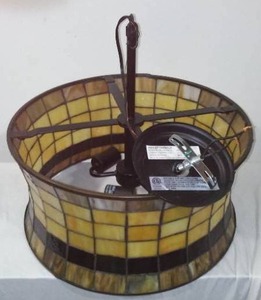 lot 842A image: Ashley Harbour Chandelier.